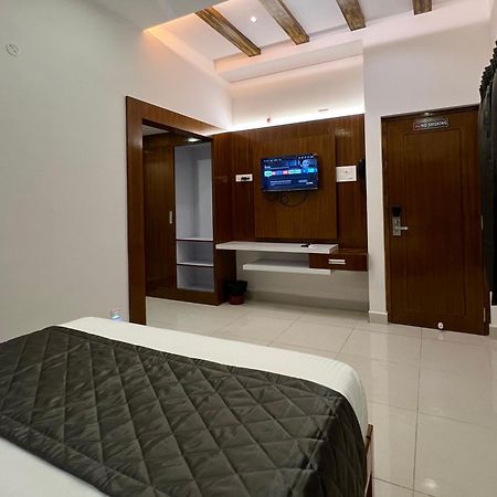 Le Hotel Host Tiruchirappalli 외부 사진