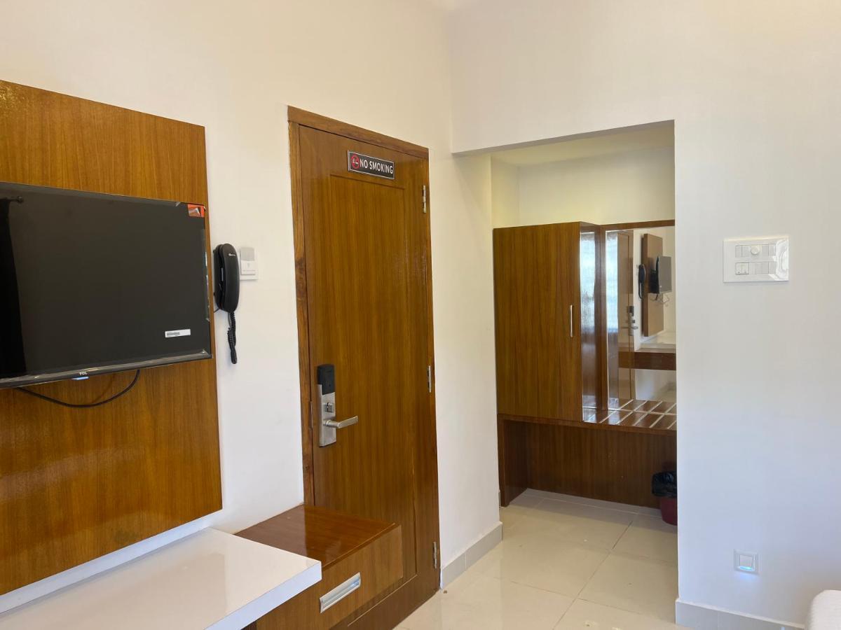 Le Hotel Host Tiruchirappalli 외부 사진