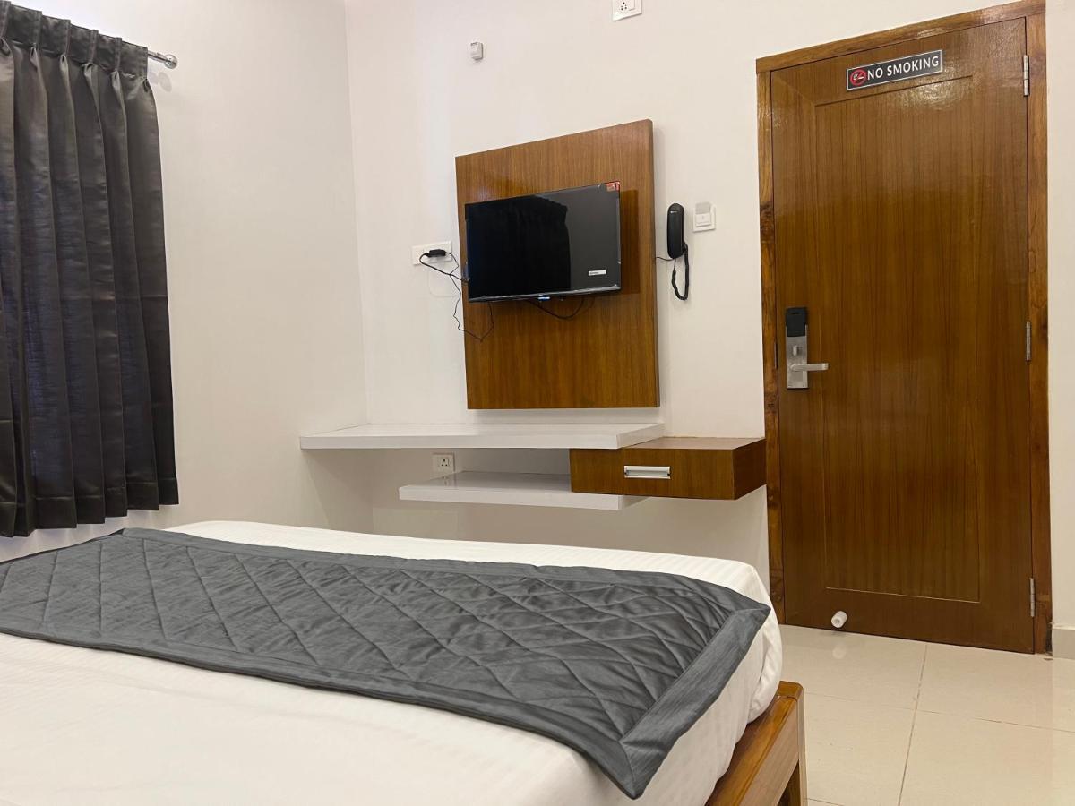 Le Hotel Host Tiruchirappalli 외부 사진